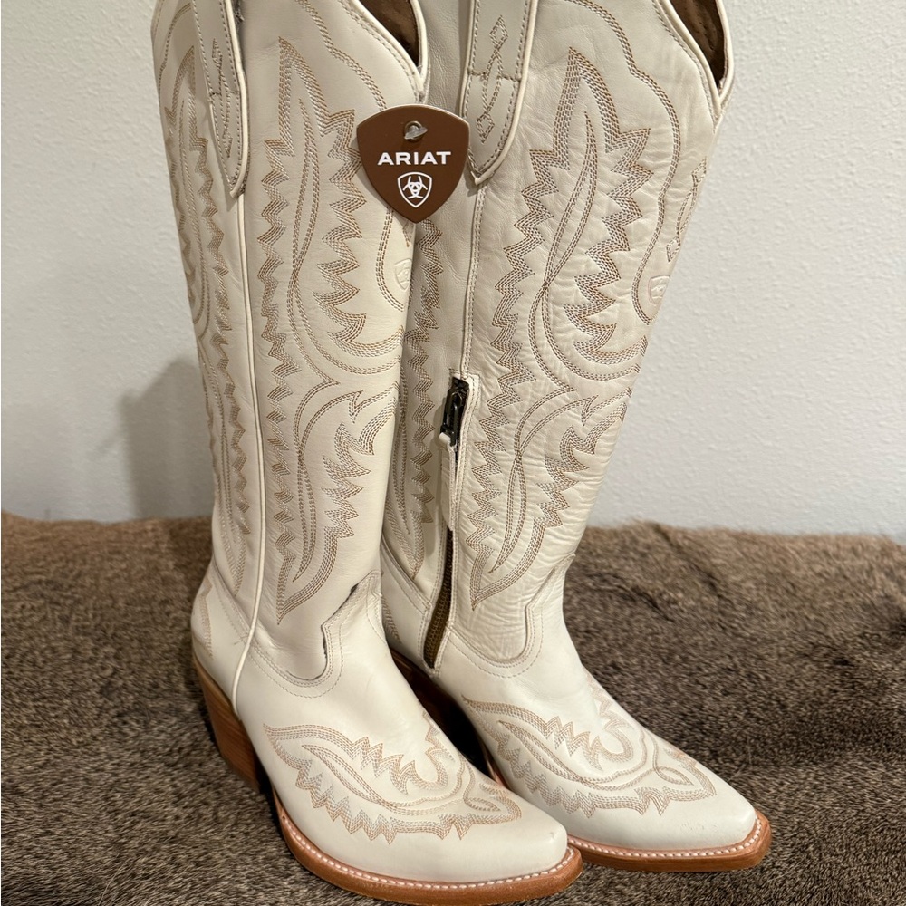 Ariat Women's Casanova Tan and Cream Heeled Boots Size 6.5